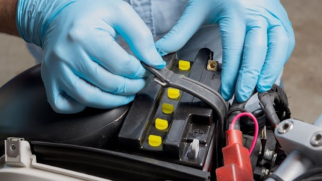 Thay Bình Ắc Quy Xe Máy Hết Bao Nhiêu Tiền? Khi Nào Cần Thay