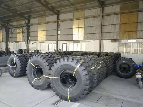 Mua vỏ lốp xe xúc lật giá rẻ chính hãng ở đâu?