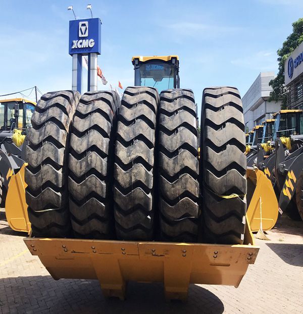 Kinh nghiệm chọn mua lốp xe xúc lật phù hợp