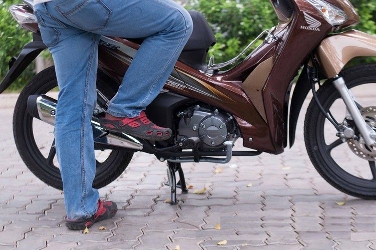 sạc ắc quy xe máy